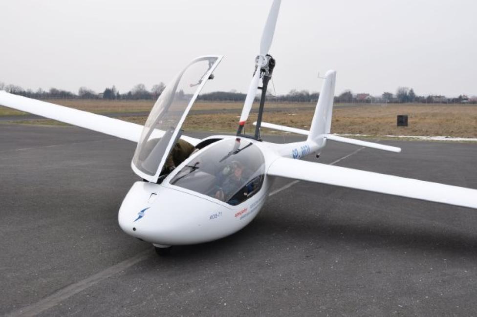 Photo of glider on the runway